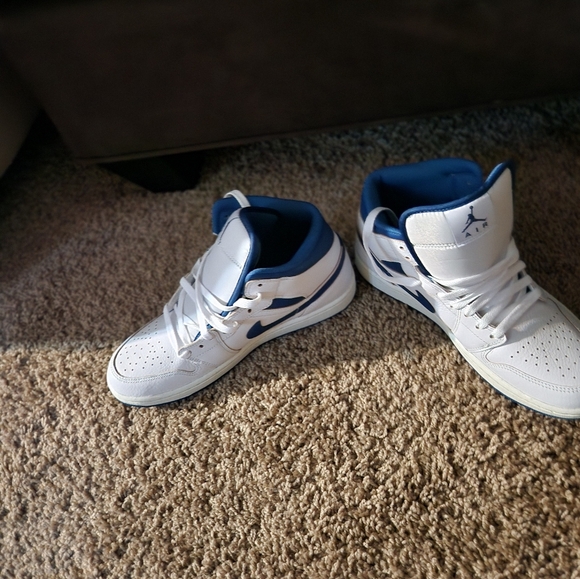 Nike Air Jordan 1 Size 9 Mid SE White/Sail/Industrial Blue FN5215 141 Men New - Picture 3 of 11